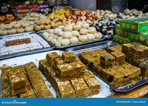 在回教街道的街道食物在县 编辑类图片 图片 包括有 种族 羊羔 闪亮指示 帽子 文化 歪斜的 62825045