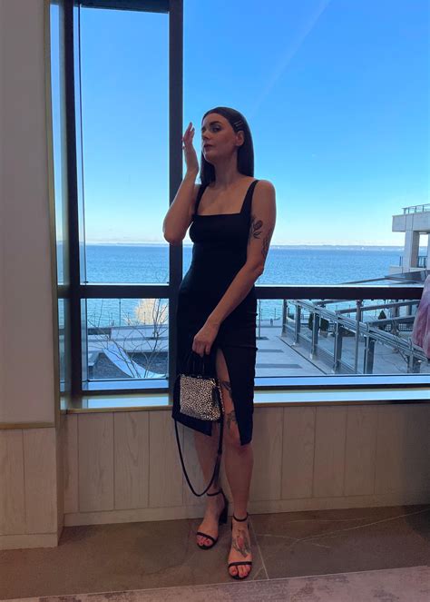 Fit pic - 90s slit dress (black satin) : r/Aritzia