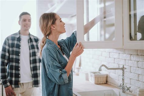 Why does my shoulder hurt when I lift my arm? | Bodyset