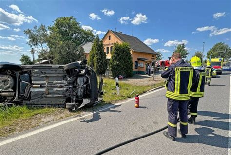 Vollsperrung Auf Bundesstra E Im Erzgebirge Pkw Durchbricht Gel Nder