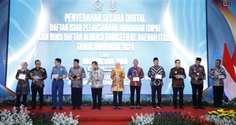 Gubernur Jatim Serahkan DIPA Dan TKD TA 2024 Kepada Satker Dan Pemda