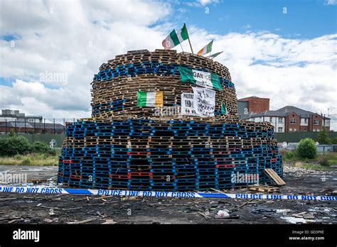 Ulster Shankill Road Flags Hi Res Stock Photography And Images Alamy