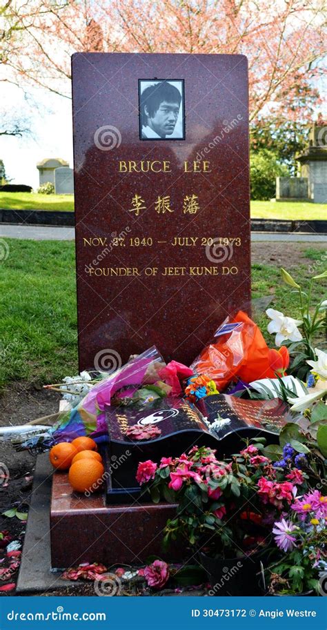 Grave Site of Bruce Lee editorial photography. Image of lake - 30473172