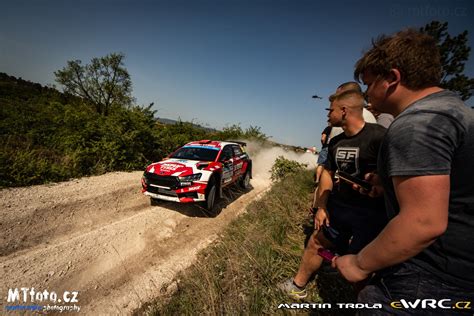 Llarena Efrén Fernández Sara Škoda Fabia RS Rally2 V Híd Rally