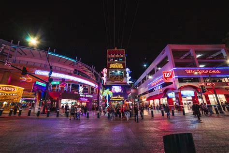 Fremont Street Experience & Zipline - Culture in Vegas