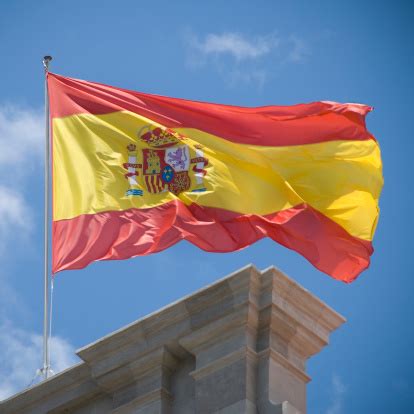 bendera spanyol berkibar foto stok  gambar  bendera