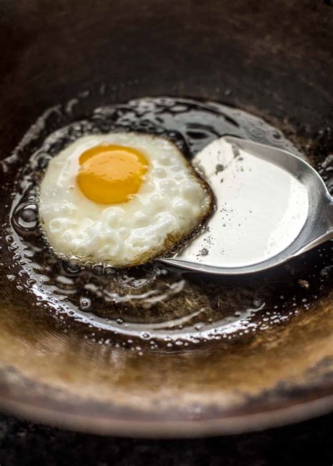 How To Fry An Egg In A Wok