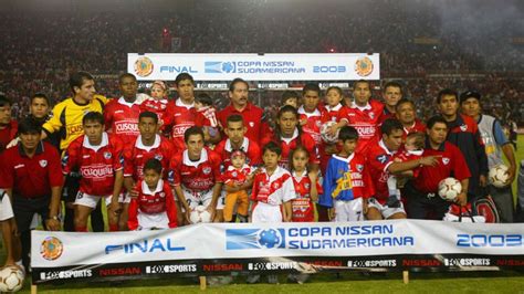 Presidente De Cienciano Recuperó El Trofeo De La Copa Sudamerica