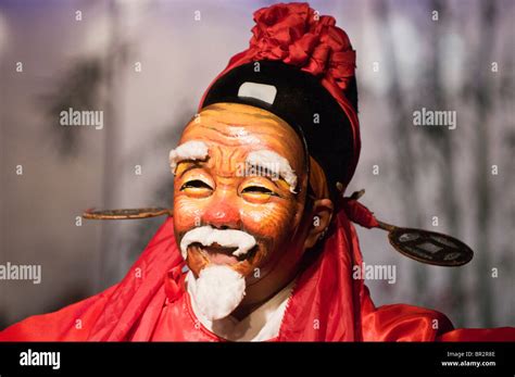 Sichuan opera masks hi-res stock photography and images - Alamy