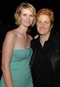 Sex And The City S Cynthia Nixon Marries Partner Christine Marinoni