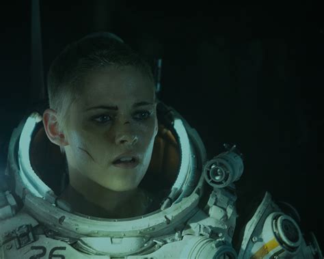 Kristen Stewart Admits She Had To Tap Out While Filming Underwater