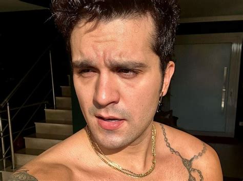 Luan Santana Tira Camisa E Faz Temperatura Subir