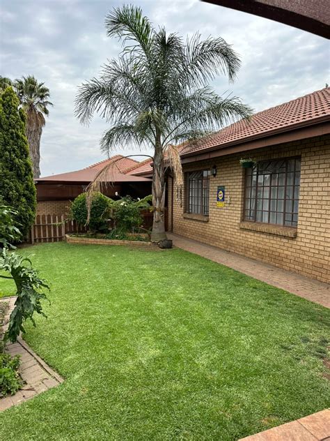 Bedroom House For Sale In Reyno Ridge Re Max Of Southern Africa