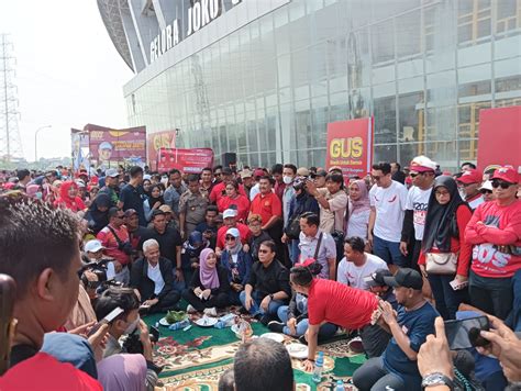 Bagikan Nasi Krawu Gratis Ini Pesan Ganjar Pranowo Untuk Anak