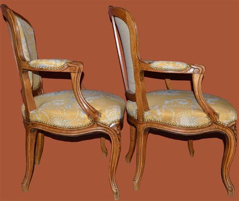 Fauteuils De Style Louis Xv En Paire Circa