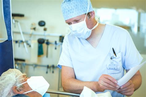 Le Personnel Hospitalier L H Pital Priv Du Confluent Nantes