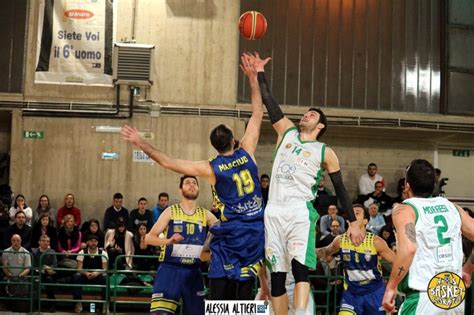 CORATO CADE A MONTERONI Basket Corato