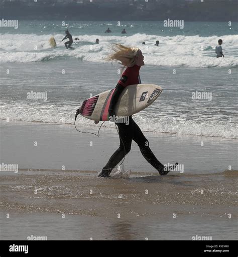 Watergate Bay Summer Beach crowds and vibe sunshine and surfing Stock ...