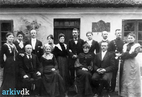 Arkiv Dk Bryllupsbillede Af Marianne Og Chr E Poulsen Med Familie