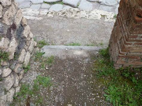 VII 4 41 Pompeii May 2010 Sill Or Threshold Looking East From Entrance