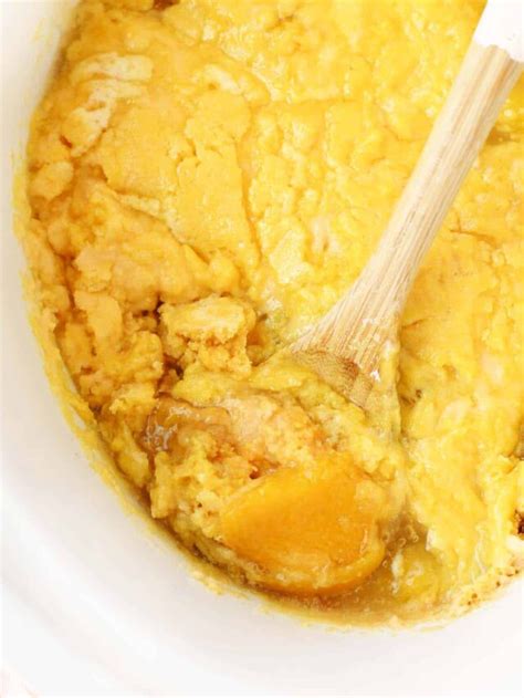 Slow Cooker Peach Dump Cake Sizzling Eats