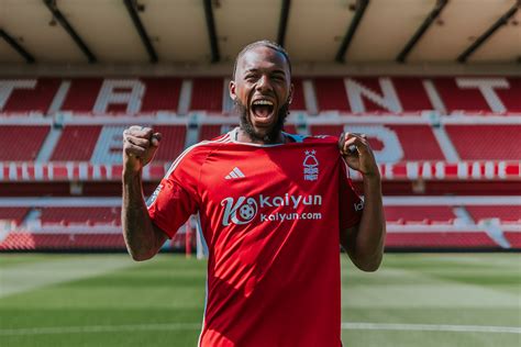 Arsenal Nuno Tavares rejoint Nottingham Forest en prêt