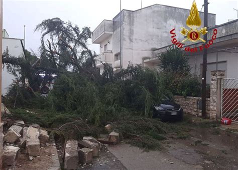 Maltempo Tromba D Aria Nel Salento Danni Foto Quotidiano Di Ragusa