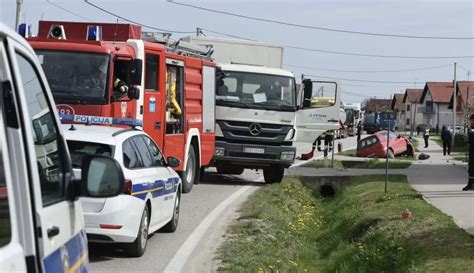 UPRAVO Težak sudar kamiona i automobila Jedna osoba prevezena u bolnicu