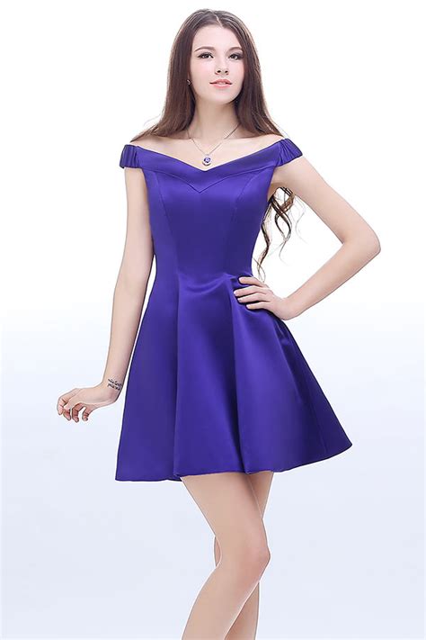 Robe Courte Violette Demoiselle Dhonneur Encolure Bardot En Satin