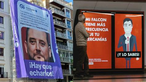 Guerra De Carteles En Campa A De La Lona De Podemos Al P Ster De