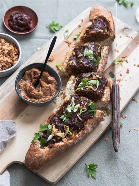 Gevuld Stokbrood Met Gehakt Indonesisch