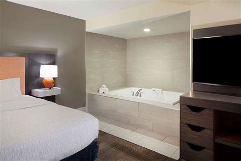 BEST Hotels with Jacuzzi in room in Charleston, WV ️ 2025