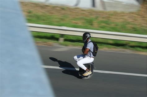 M Tropole De Lyon Sc Ne Surr Aliste Il Emprunte Lautoroute Avec Une