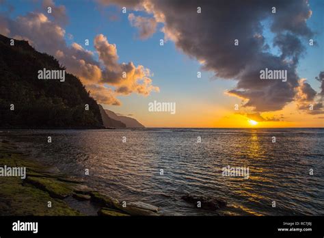 Beautiful Sunset at Ke'e Beach Kauai, Hawaii Stock Photo - Alamy