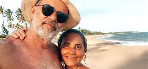 Heloisa P Riss Faz Apari O Rara O Marido Em Dia De Praia Na Bahia