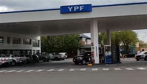 YPF Limita Las Cargas De Combustibles En La Ciudad La Vanguardia