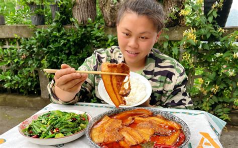 今天做个香辣把子肉，再爆炒一盘油麦菜，欧妹大口吃肉满嘴流油 欧妹呀 欧妹呀 哔哩哔哩视频