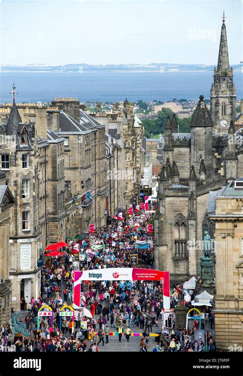 Edinburgh royal mile festival hi-res stock photography and images - Alamy