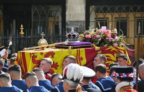 Buckingham Palace Dévoile La Pierre Tombale De La Reine Elizabeth Ii