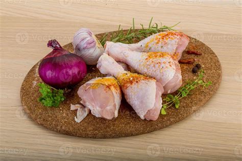 Raw chicken legs 11552767 Stock Photo at Vecteezy