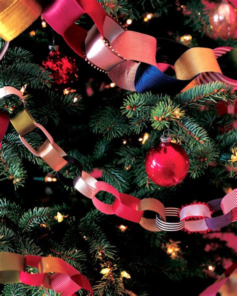 Diy Christmas Tree Garland Ideas To Personalize Your Holiday Martha Stewart