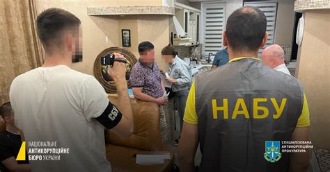 Викритому на гарячому во голови райсуду Одещини повідомили про