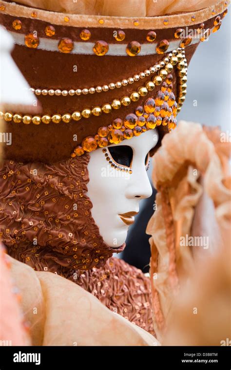 Authentische Venezianische Masken Fotos Und Bildmaterial In Hoher