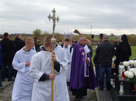 Wszystkich Świętych Procesja na cmentarzu i Msza Święta Parafia