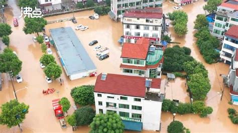 航拍浙江金华暴雨积水淹至车顶：多地民房被淹手机新浪网