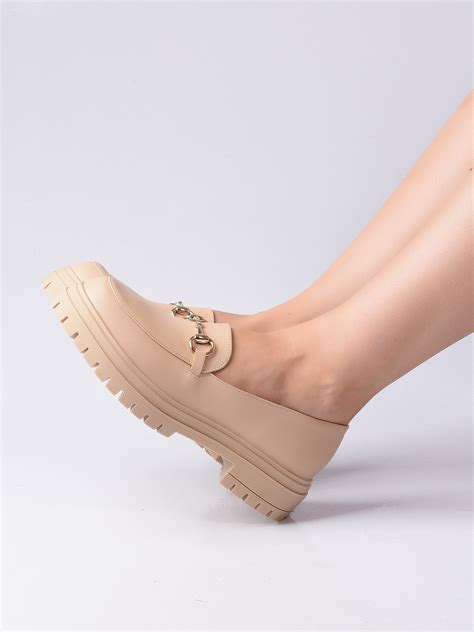 Loafer Nude Solado Tratorado e Detalhe Dourado Salook Loja de Calçados Femininos