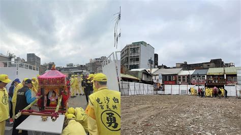 5年前慘遇大火！粉紅超跑「踏廟地」開進苑裡市場 賜福重建工地超感人 蕃新聞