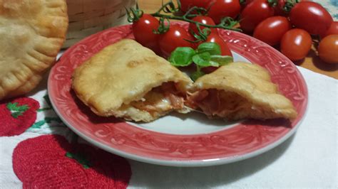 Calzoni O Panzerotti Fritti Con Pasta Madre Ricetta Lievitata Con