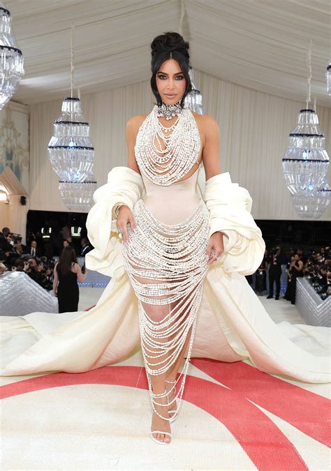 Kim Kardashian Na Met Gali 2023 Odtwarza Look Z Okładki „playboya”