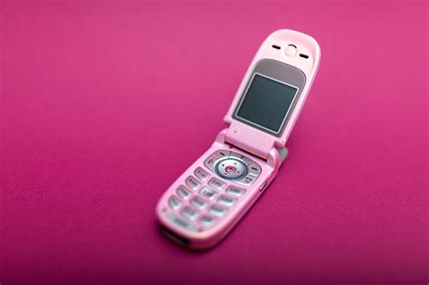 This year’s hottest cultural trend is flip phones | The Outline